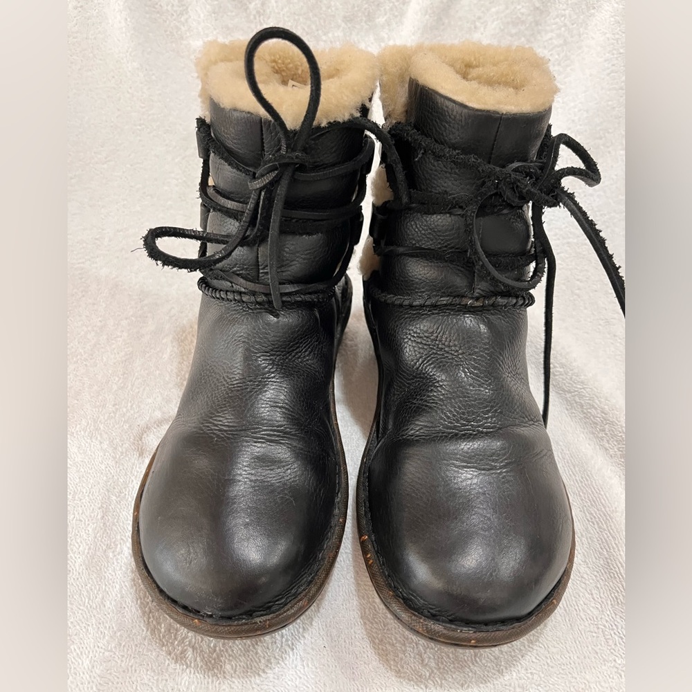 WOMENS UGG BOOTIES